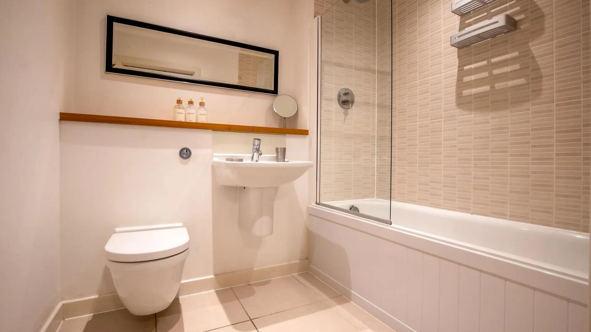 Londwell, City & Limehouse Balcony Suite - City Views London
