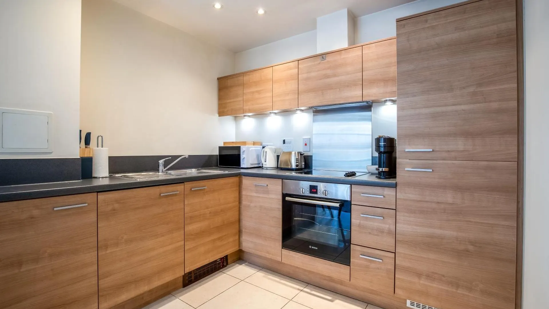 Londwell, City & Limehouse Balcony Suite - City Views London Apartment